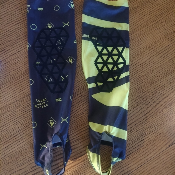 NWOT Rare Spartan Edition Reebok calf sleeves - Picture 2 of 2